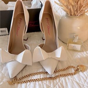 Betsey Johnson White Bow Heels